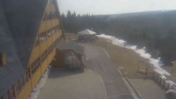 Parkoviště a hlavní vchod