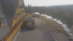 Parkoviště a hlavní vchod