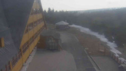 Parkoviště a hlavní vchod