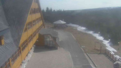 Parkoviště a hlavní vchod