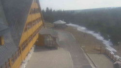 Parkoviště a hlavní vchod