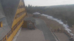 Parkoviště a hlavní vchod