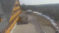 Parkoviště a hlavní vchod