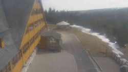 Parkoviště a hlavní vchod