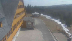 Parkoviště a hlavní vchod