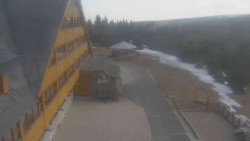 Parkoviště a hlavní vchod