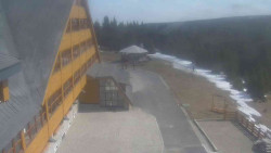 Parkoviště a hlavní vchod