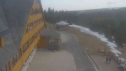 Parkoviště a hlavní vchod