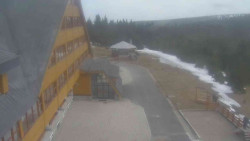 Parkoviště a hlavní vchod