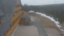 Parkoviště a hlavní vchod