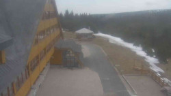 Parkoviště a hlavní vchod