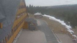 Parkoviště a hlavní vchod