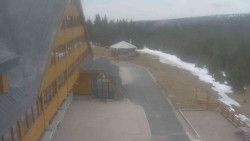 Parkoviště a hlavní vchod