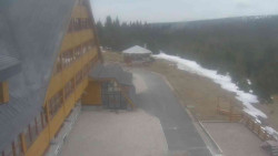 Parkoviště a hlavní vchod