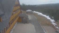 Parkoviště a hlavní vchod