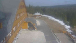 Parkoviště a hlavní vchod