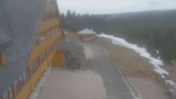 Parkoviště a hlavní vchod