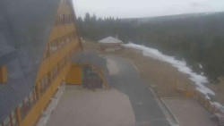 Parkoviště a hlavní vchod