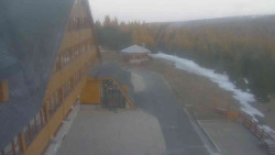 Parkoviště a hlavní vchod