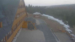 Parkoviště a hlavní vchod