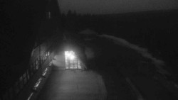 Parkoviště a hlavní vchod