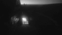 Parkoviště a hlavní vchod