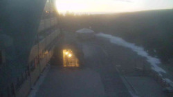 Parkoviště a hlavní vchod