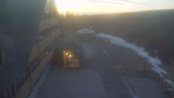 Parkoviště a hlavní vchod