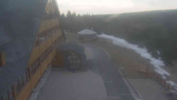 Parkoviště a hlavní vchod