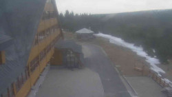 Parkoviště a hlavní vchod