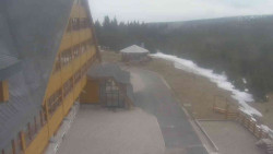 Parkoviště a hlavní vchod