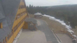 Parkoviště a hlavní vchod