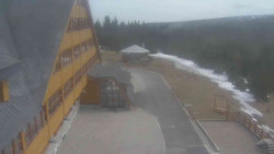 Parkoviště a hlavní vchod