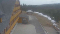 Parkoviště a hlavní vchod