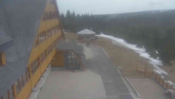 Parkoviště a hlavní vchod