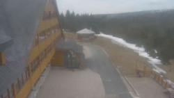 Parkoviště a hlavní vchod