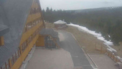 Parkoviště a hlavní vchod