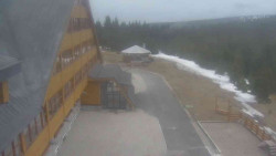 Parkoviště a hlavní vchod