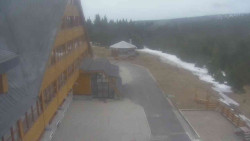 Parkoviště a hlavní vchod