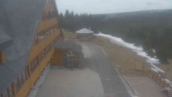 Parkoviště a hlavní vchod