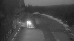 Parkoviště a hlavní vchod