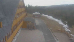 Parkoviště a hlavní vchod