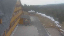 Parkoviště a hlavní vchod