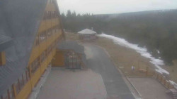 Parkoviště a hlavní vchod