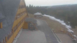 Parkoviště a hlavní vchod