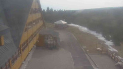 Parkoviště a hlavní vchod