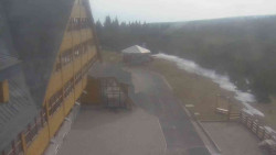 Parkoviště a hlavní vchod