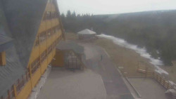 Parkoviště a hlavní vchod