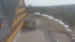 Parkoviště a hlavní vchod