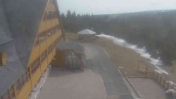 Parkoviště a hlavní vchod